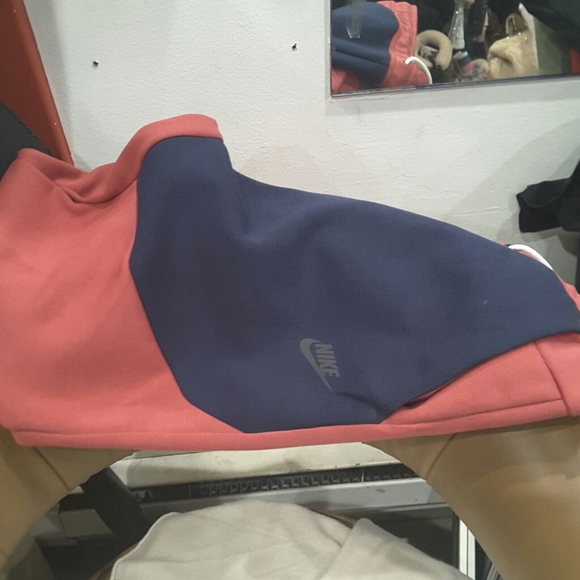 NIKE TECH SLIM FIT TAPER LEG SWEATPANTS - Picture 8 of 8